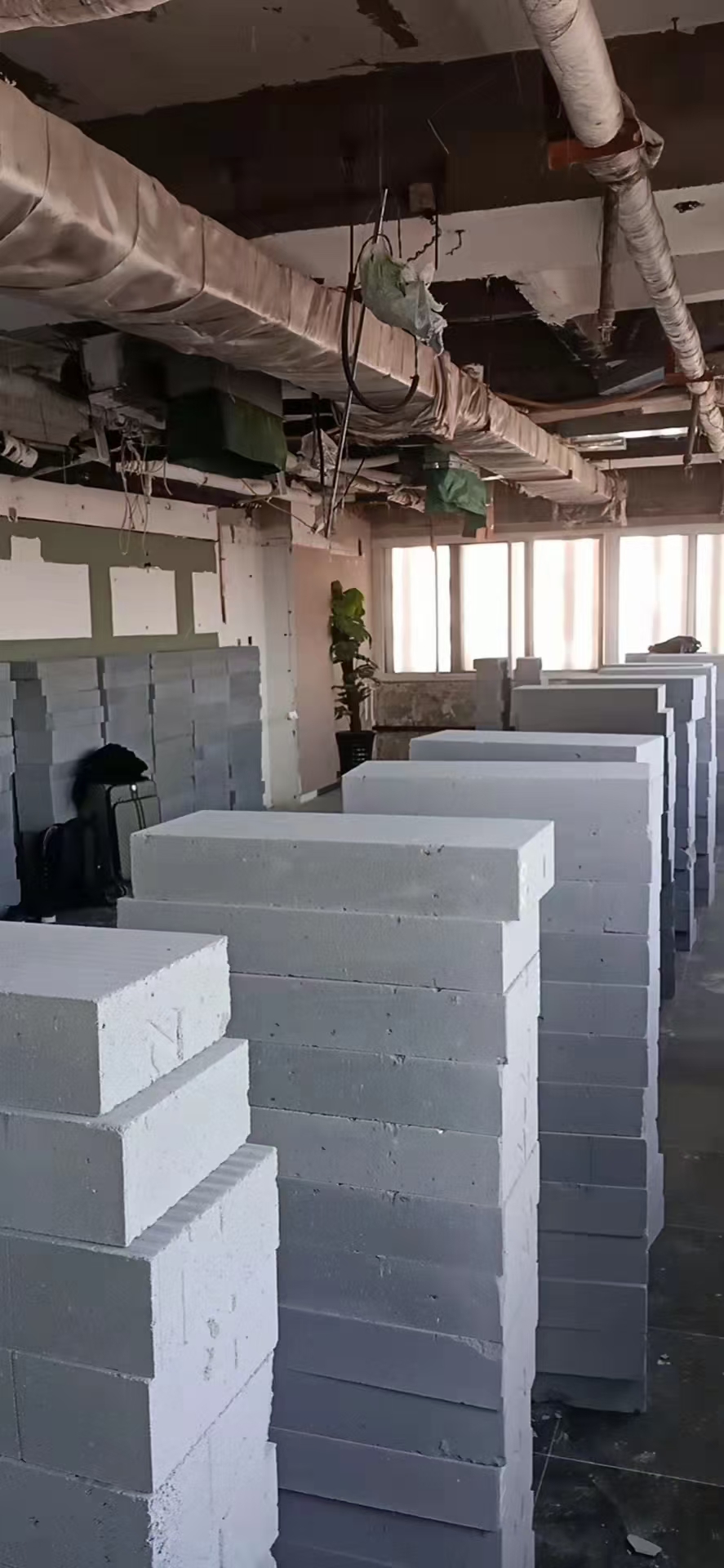 轻质砖隔墙材料堆放